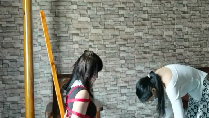 一绳所爱 女绳师和新来的模特边聊天边玩绳子 Preview 3