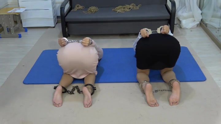 美束映画 定拍两个大美女甘然和阿荣，反扭，抓捕，反铐，画押，押解，五花大绑，赤脚，驷马挣扎等 Preview 3