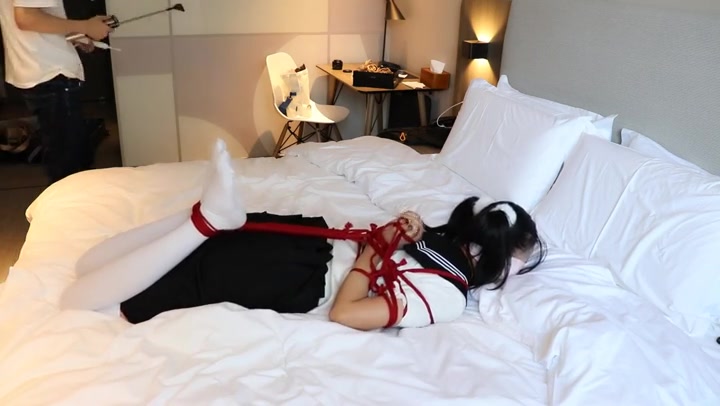 咕咕精 学霸少女亲身测评体验生活中常见的挠痒道具~到底哪种TK道具最痒最刺激呢？ Preview 3