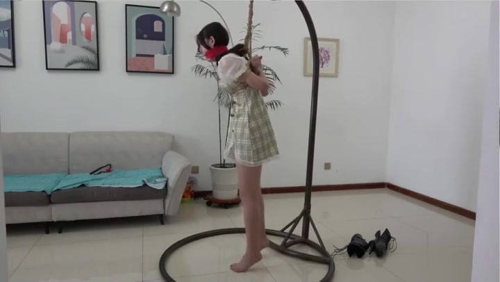 蔚蓝艺束 瑶瑶 芭蕾高跟吊缚 脚尖点地 丝袜塞嘴红球封嘴 充气口塞. Preview 2