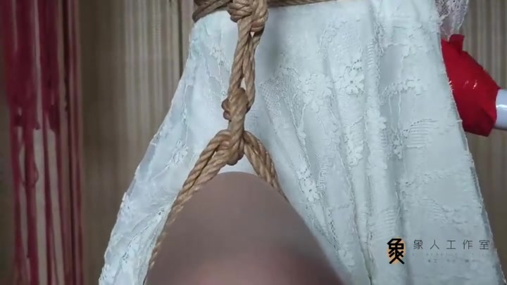 象人原创 定拍人妻Miya-单脚吊+鞋内黄豆，肉丝白短袜，手脚都缠有棒棒，又纯又娱想要欺负. Preview 4