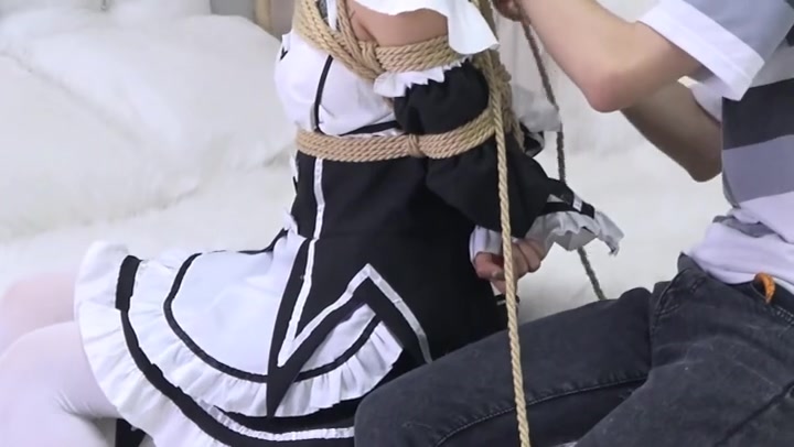 cosplay 女仆蕾姆 给可爱的小女仆带上项圈和口球 Preview 3