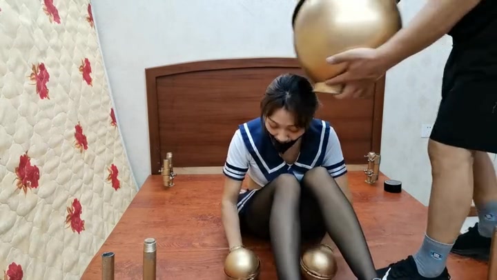 飞天原创 云儿欧式风手球、头球紧固，原味内内封嘴、无情浑身抽打，挠痒、手下不留情 Preview 2