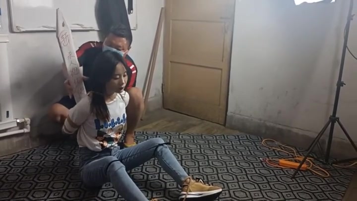 良家妇女 2个美女大学生 Preview 1