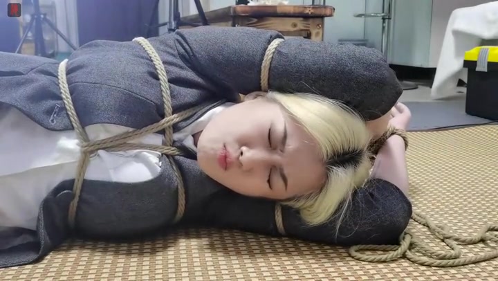 绳之韵 金发小美女羽灵，OL黑丝奴系列（第四集）开口器、脑后反手驷马，TK Preview 3