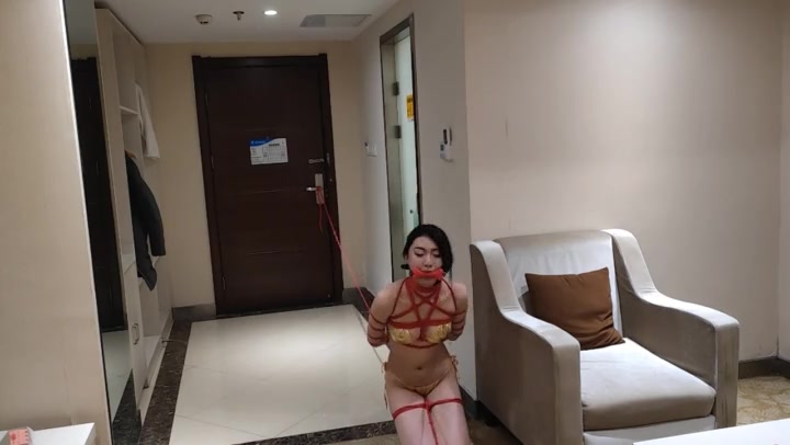 随心绳艺 苏樱 金色比基尼走绳 超长的大长腿 Preview 2