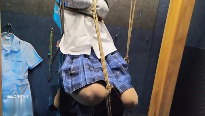 雨辰工作室 安娜木马受刑记 虐阴 强高 羞辱 打屁股 打脚心 骑木马 暴汗 惨叫 Preview 3