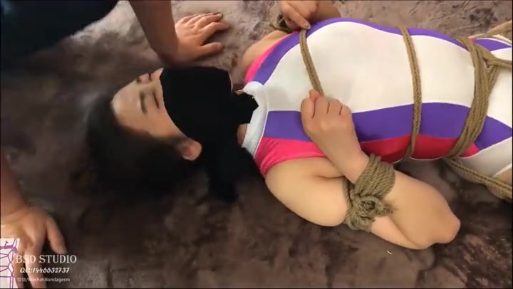 泳衣丝袜丸子头紧缚堵嘴 Preview 4