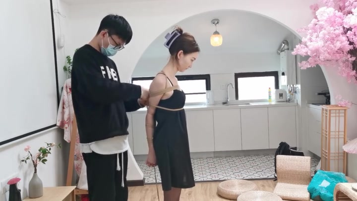 奥特曼 直臂捆绑果果，口含口球捆绑放置 Preview 2