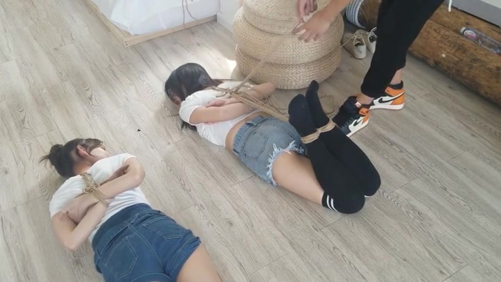 [网友原创] 奥特曼也很酷_婷婷和果果的游戏 双人捆绑 Preview 1