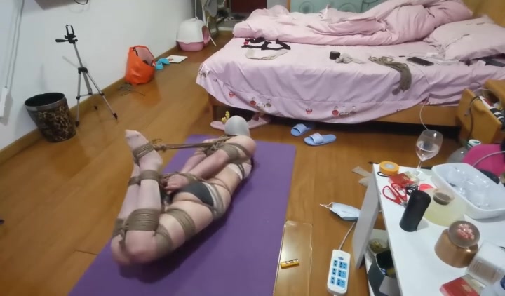 我的媳妇 第53弹、刚绑好驷马匆匆的出门了把媳妇丢家了一个人任由其挣扎（妥妥的驷马放置）300 Preview 4