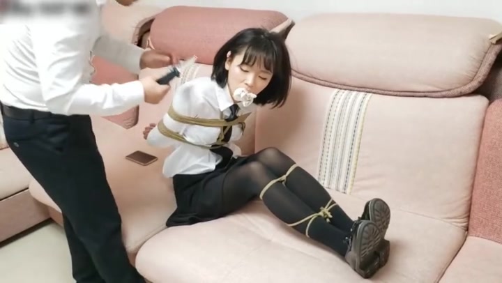 伪装的水暖工+被奴役的女孩 Preview 1