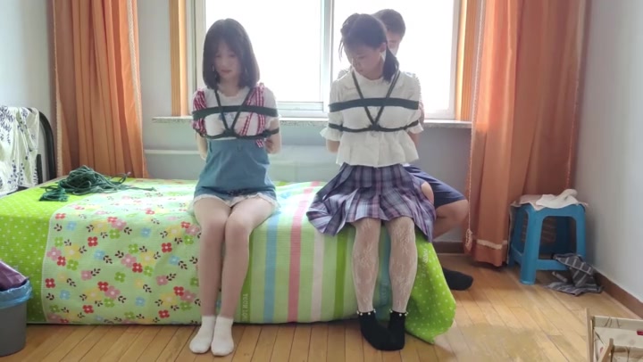 玩奴原创 美少女晴语可歆双人初次试镜，日式驷马开口器马具口球堵嘴. Preview 1