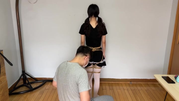 水手服白丝如雨妹子极限并肘驷马挣扎 Preview 1