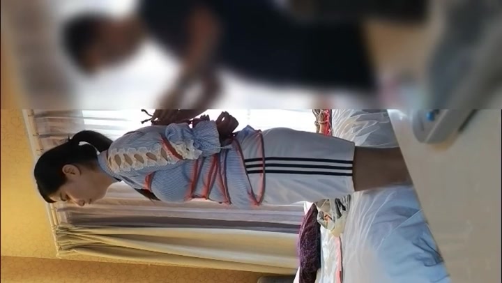 网友原创_大长腿肉丝妹子被捆绑，戴上口球口水止不住的流 Preview 4