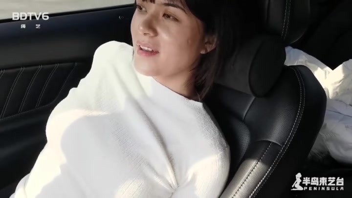 扎林娜戴手铐吃饭 Preview 4
