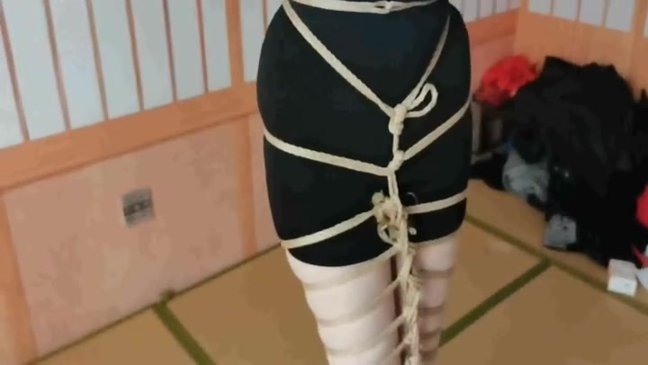 一绳所爱 董嫣嫣五花大绑吊在竹竿上放置 Preview 4