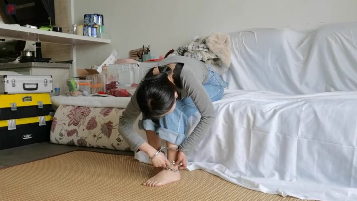 绳之韵 新晋乖奴小软镣铐游戏（开场篇）带着手铐、脚镣用餐、做家务，尝试自行解拷 Preview 4