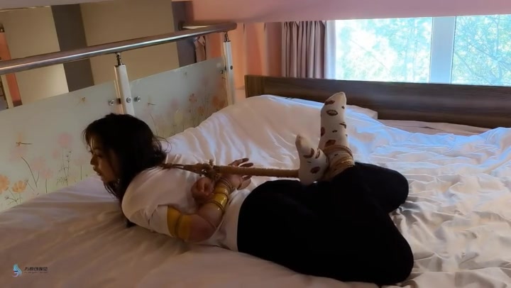 舞蹈生女孩被五花大绑驷马捆绑 Preview 4