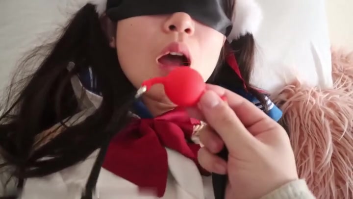 荷仙fairy 唯美与诱惑并存，乖巧jk萝莉的调教之旅，白丝与黑鞭的交相辉映，你听着清脆的声音 Preview 3