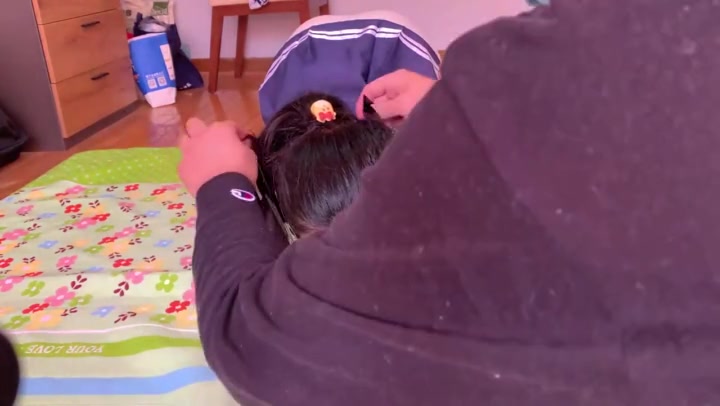 玩奴原创 小倩妹子的人形犬调教实录，牵引胯下爬行，椅下玩舌sptk踩踏，齿科开口器. Preview 2