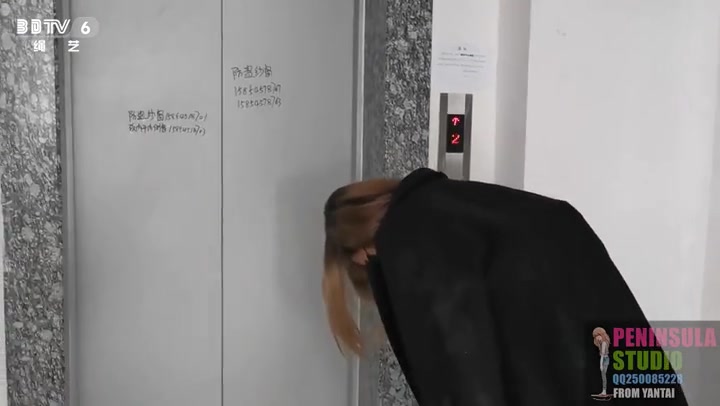 半岛束艺台_海语楼道捆绑外出 Preview 4