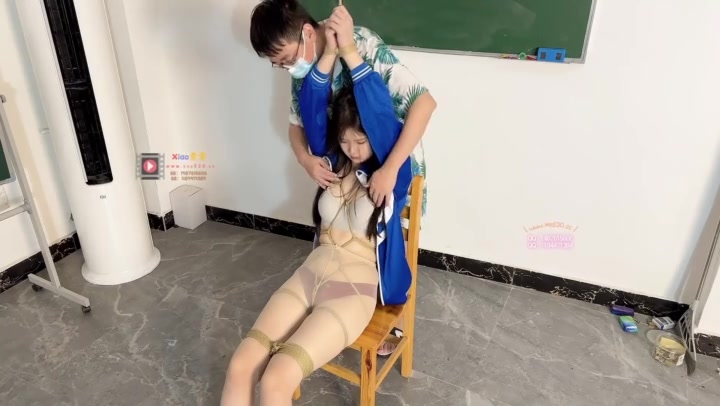 xiao素素 佳佳学妹教室口枷龟甲束缚，吊绑驷马 Preview 1