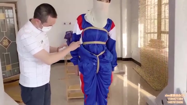 xiao素素 校服运动鞋白色棉袜 被大叔TJ系列（ 第四集） Preview 1