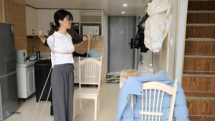 JS原创 【流星客】直臂紧缚驷马被当成实验小白鼠的妹子 Preview 1