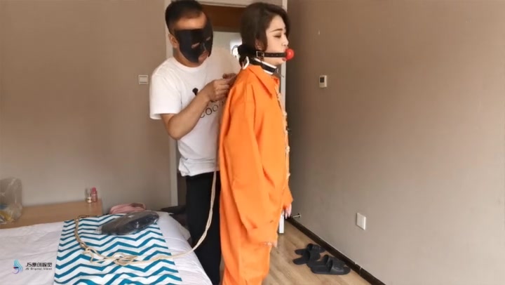 JS原创 国外定制瑾萱女囚犯+铁链+皮质镣铐+口球堵嘴+龟甲+单手套 Preview 4