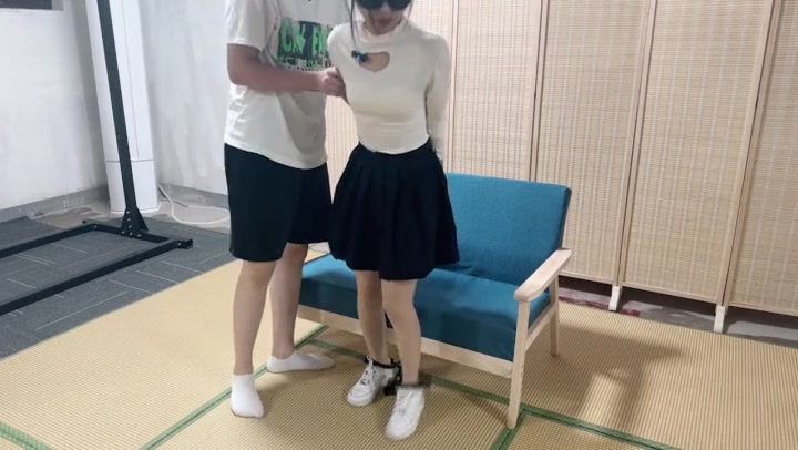 涵涵特辑 少女被禁锢在椅子上急速榨汁 Preview 1