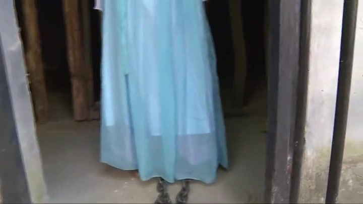 丽佳美亚 犯妇押解 漂亮女犯带枷赤足脚镣押解惩罚 逃脱失败被驷马 Preview 4