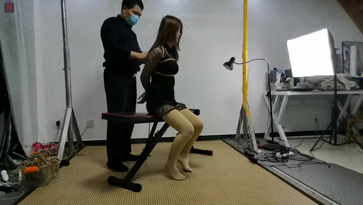 绳之韵 小九妹，蕾丝黑裙（第一集）驷马凳子禁锢，股绳固定，藤条虐足、抽脚心、SP Preview 1