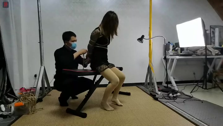 绳之韵 小九妹，蕾丝黑裙（第一集）驷马凳子禁锢，股绳固定，藤条虐足、抽脚心、SP Preview 2