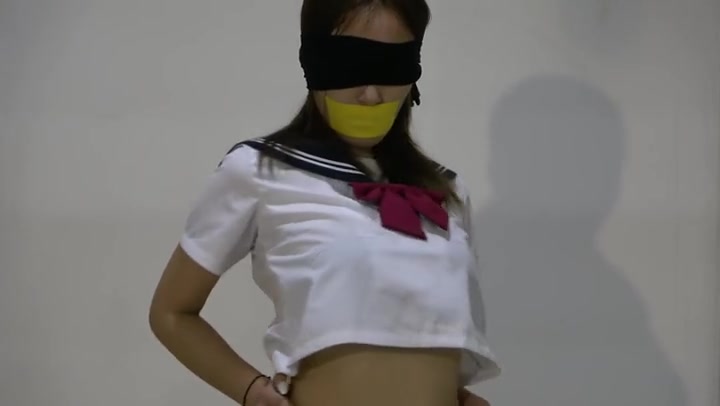 美束映画 封嘴劫（番外完整版）封嘴后的热舞白丝蒙眼，胶带封嘴，丝足踩地面舞蹈 Preview 4