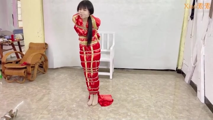 xiao素素 最美红色礼服新娘- 堵嘴，吊绑 Preview 4