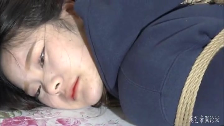 绑架萝莉美女案02 紧身牛仔 驷马逃脱失败 Preview 3