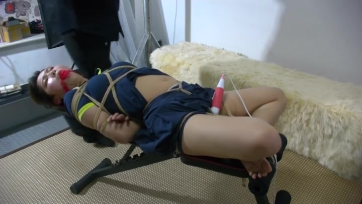 绳之韵 定拍小学妹瑾瑜的紧缚游戏（下集）仰面M缚、清晰记录清纯女生首次痛苦的原味+口球塞堵过程 Preview 1