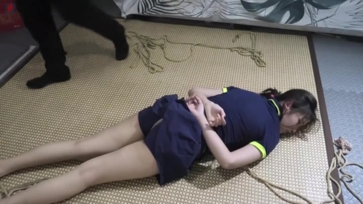 绳之韵 定拍小学妹瑾瑜的紧缚游戏（下集）仰面M缚、清晰记录清纯女生首次痛苦的原味+口球塞堵过程 Preview 4