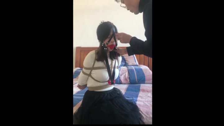 春雨の绳 大胸女孩雪儿的捆绑初体验 日式紧缚 马具口球堵嘴 Preview 2