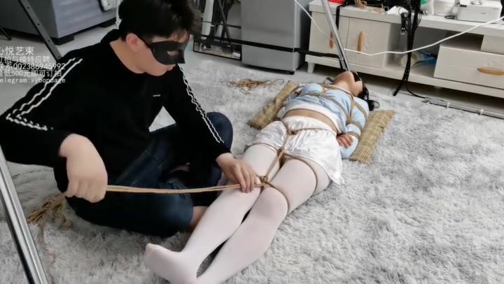 心悦艺束 大三妹子欣然的紧缚驷马TK鞭打强制 Preview 2