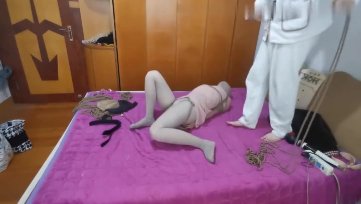 我的媳妇 107、疯狂的乳胶头套、无休止的循环 Preview 3