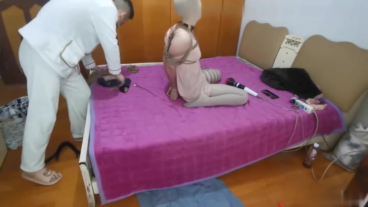 我的媳妇 107、疯狂的乳胶头套、无休止的循环 Preview 4