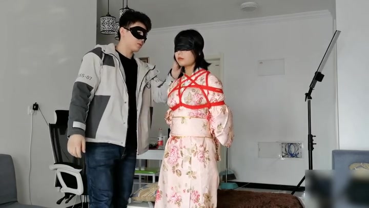日式和服+超短脚镣的牵引调教 Preview 3