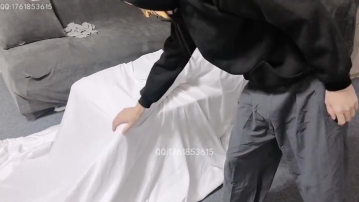 网友原创 【餐桌上的饕餮盛宴】极品无内黑丝、大面积无规则TK、铁棍击打、绸布包裹 Preview 1