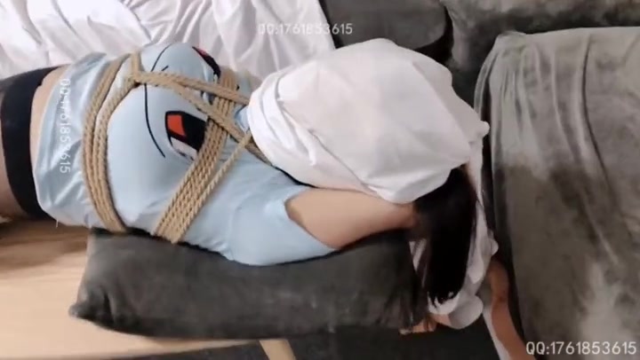 网友原创 【餐桌上的饕餮盛宴】极品无内黑丝、大面积无规则TK、铁棍击打、绸布包裹 Preview 3