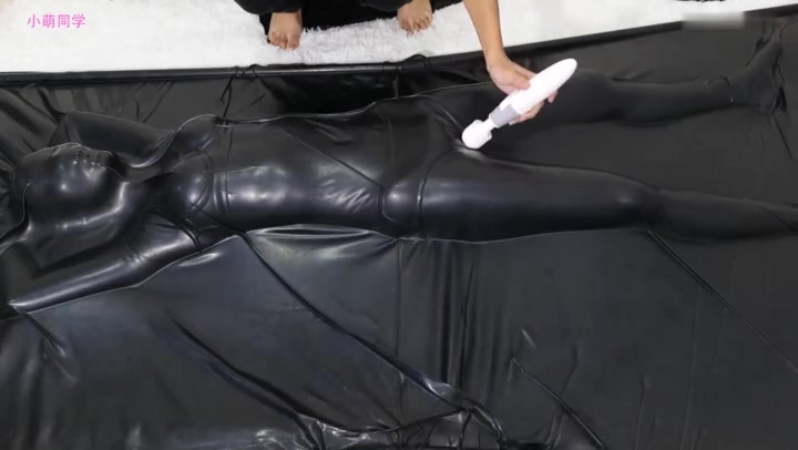 小萌同学 捆绑进入乳胶真空床，紧致，恐惧，极限挣扎 Preview 2