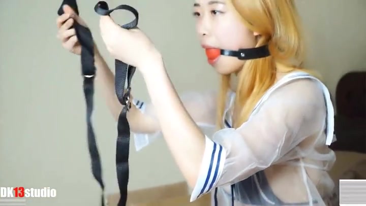 换好情趣制服 Preview 4