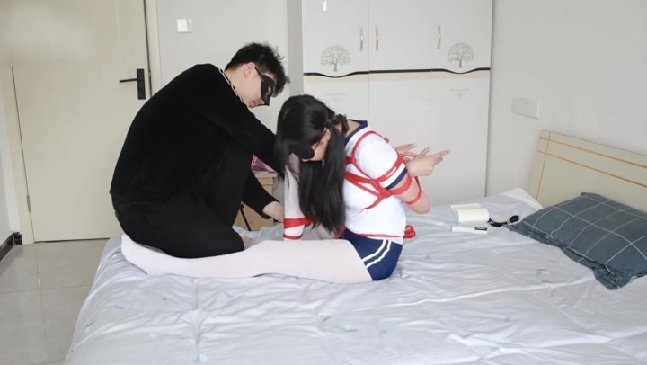 小萝莉的M字捆绑调教 Preview 3