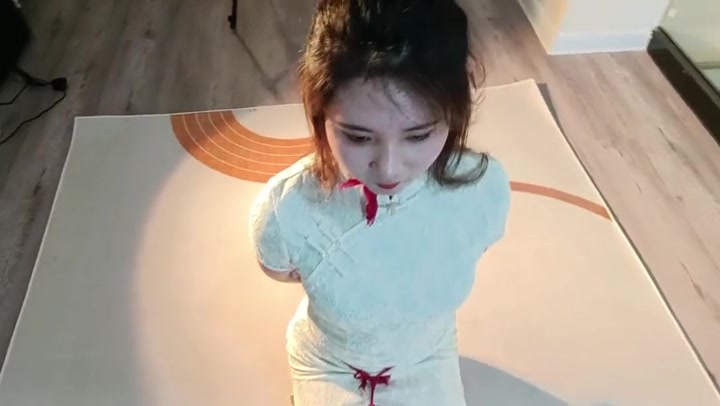 温婉女孩的旗袍红绳游戏 Preview 2